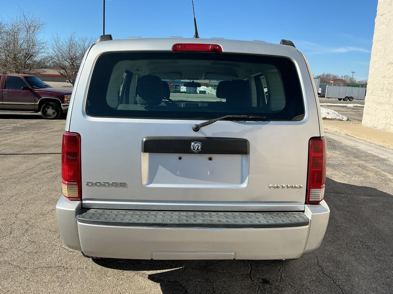 Dodge Nitro SE 4WD 2011