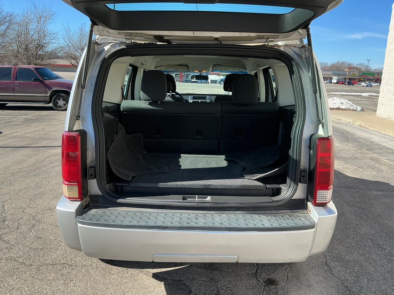 Dodge Nitro SE 4WD 2011