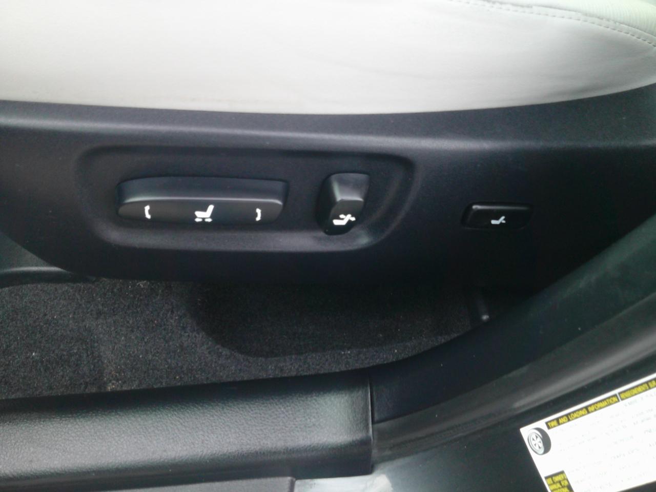 Lexus HS 250h Sedan 2010