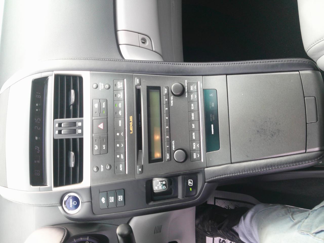 Lexus HS 250h Sedan 2010