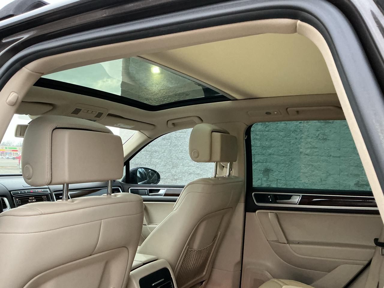 Volkswagen Touareg TDI Sport w/Technology 2015