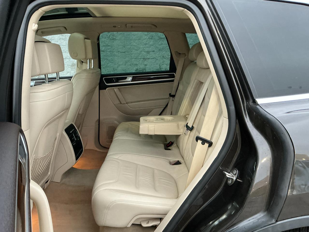 Volkswagen Touareg TDI Sport w/Technology 2015