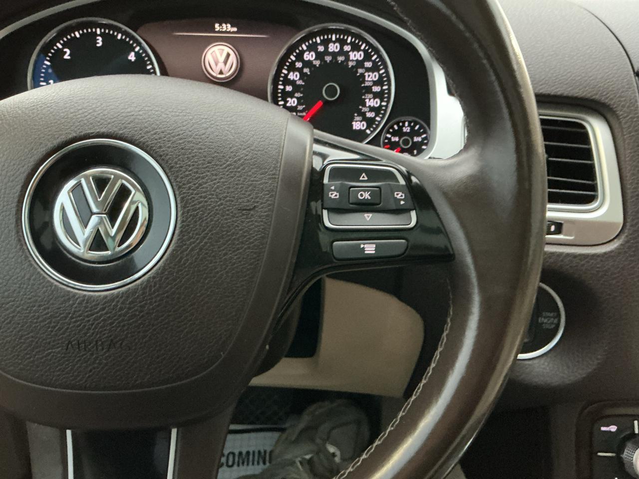 Volkswagen Touareg TDI Sport w/Technology 2015