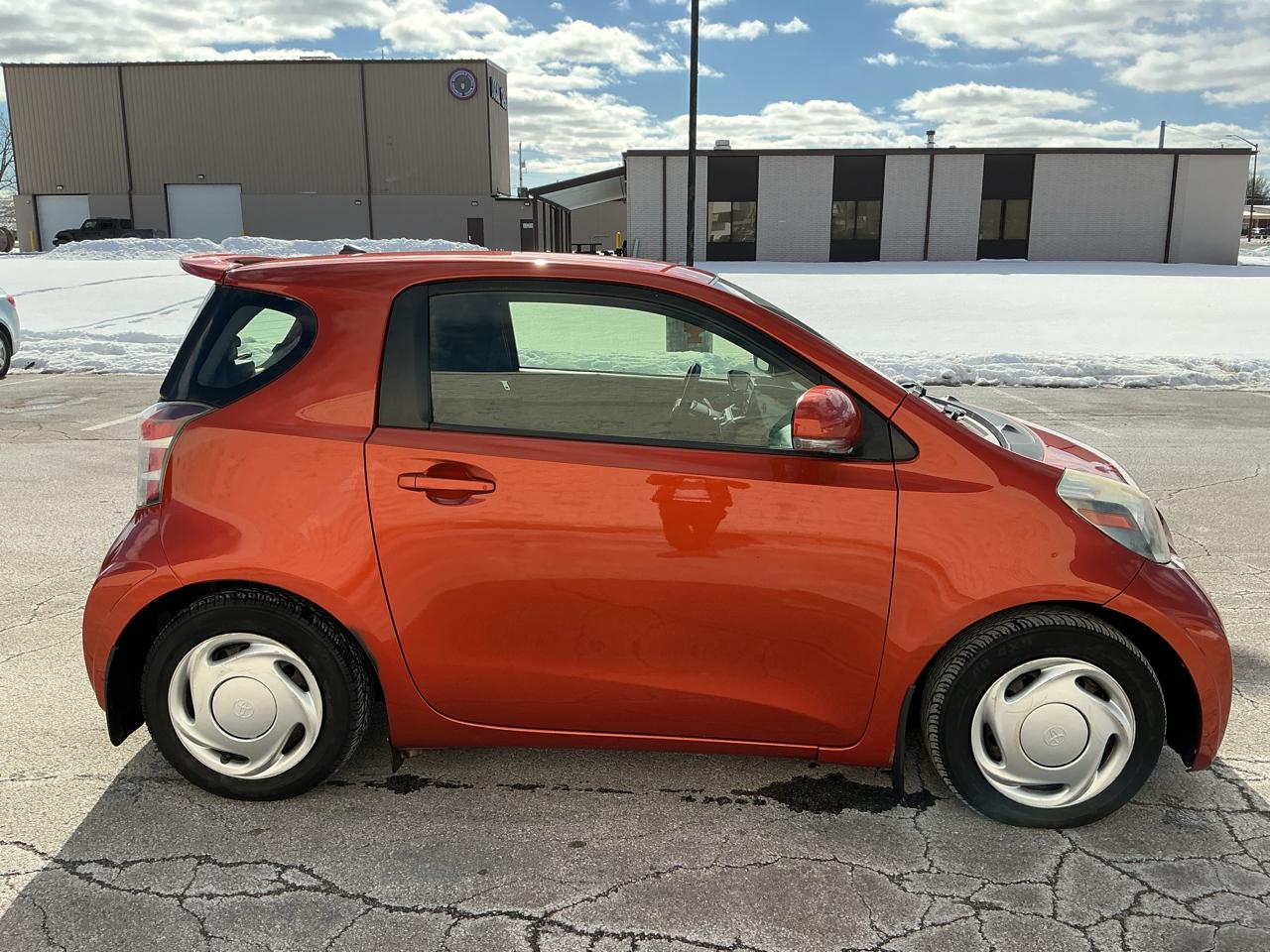 Scion iQ 3-Door Hatchback AT 2012