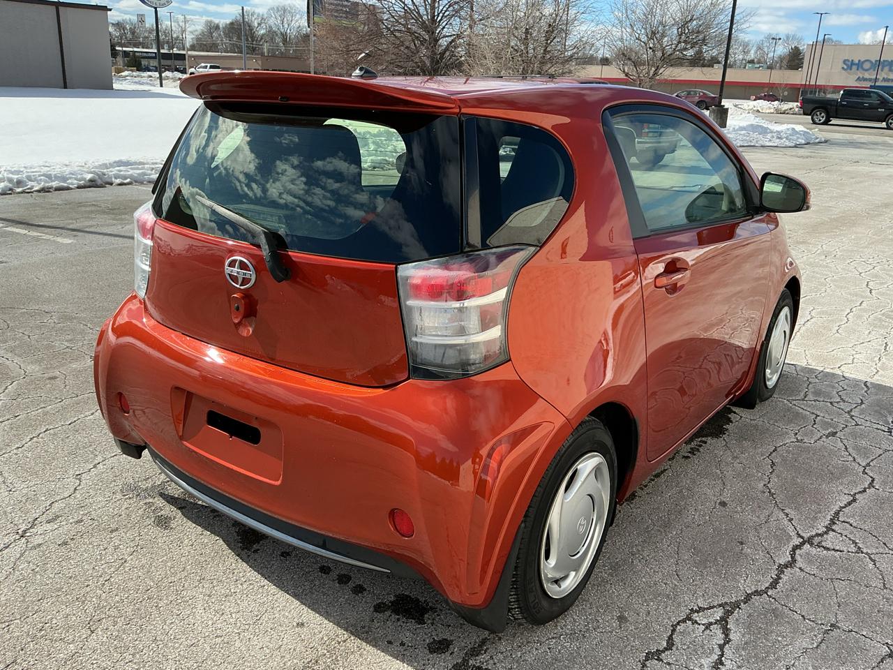 Scion iQ 3-Door Hatchback AT 2012