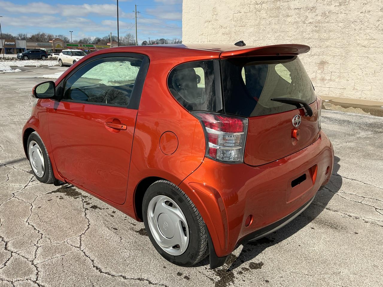 Scion iQ 3-Door Hatchback AT 2012
