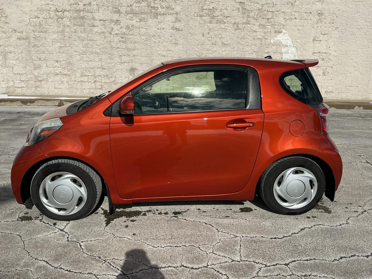 Scion iQ 3-Door Hatchback AT 2012