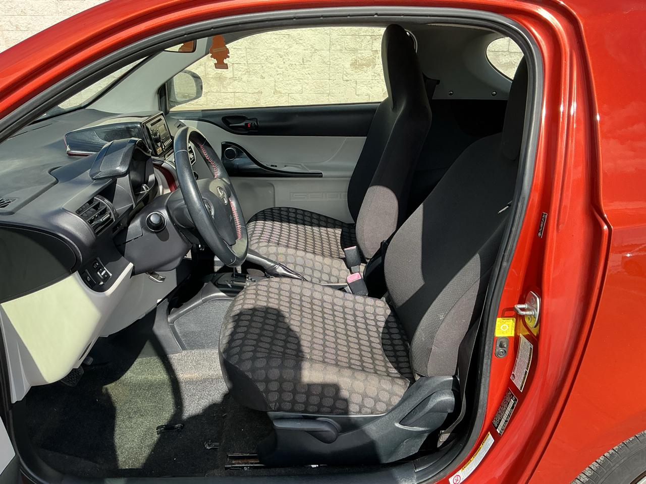 Scion iQ 3-Door Hatchback AT 2012