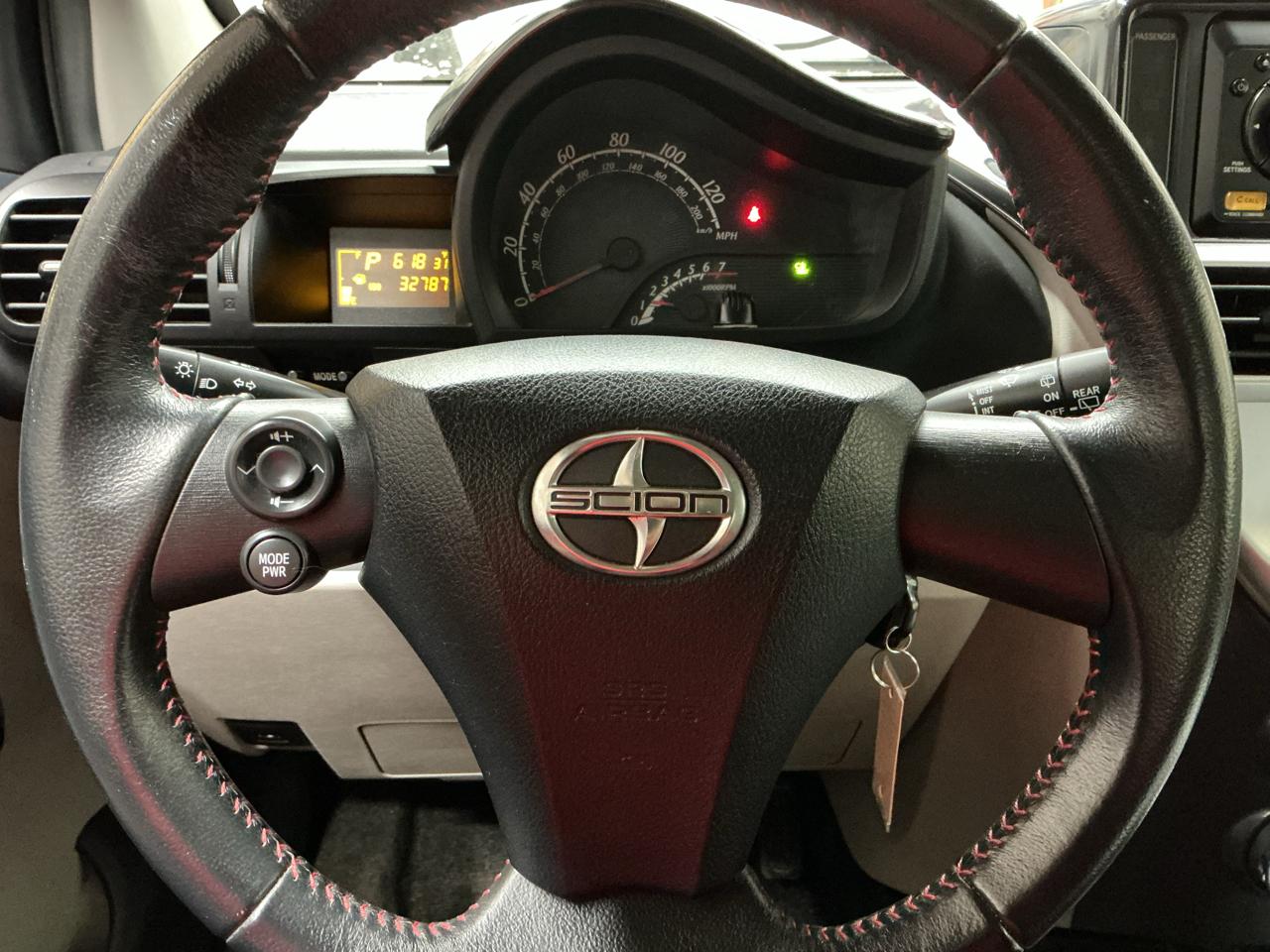 Scion iQ 3-Door Hatchback AT 2012