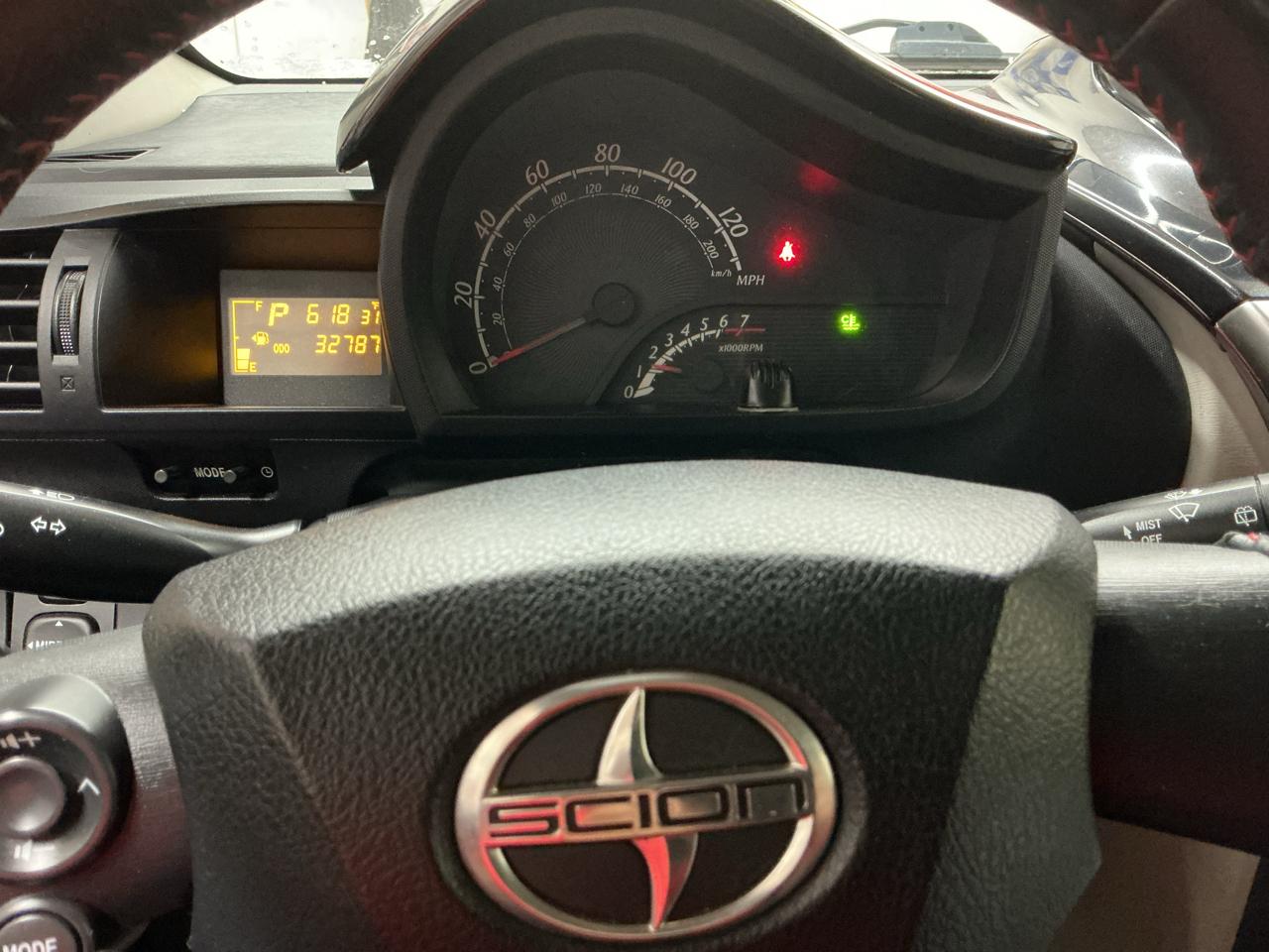 Scion iQ 3-Door Hatchback AT 2012