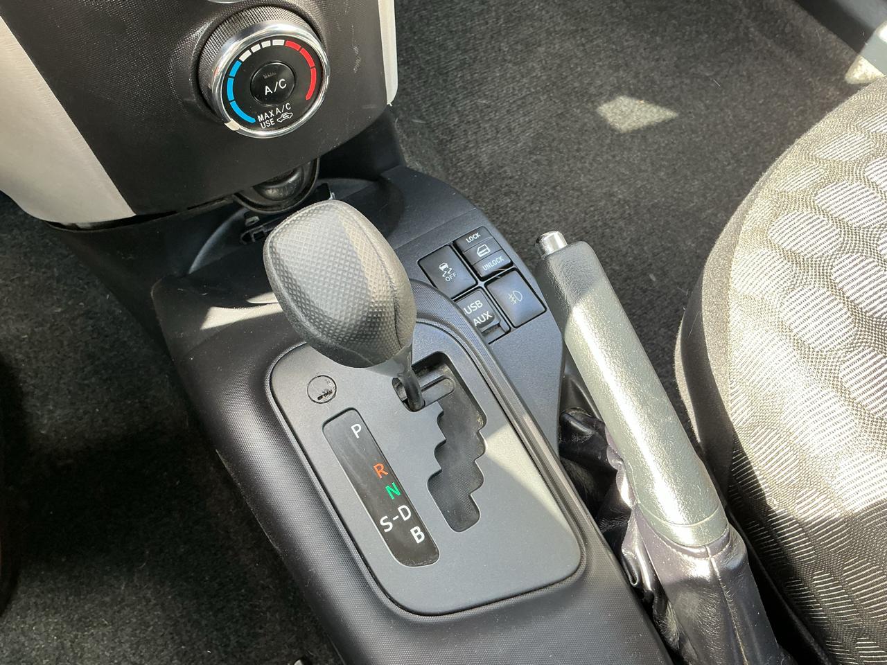 Scion iQ 3-Door Hatchback AT 2012