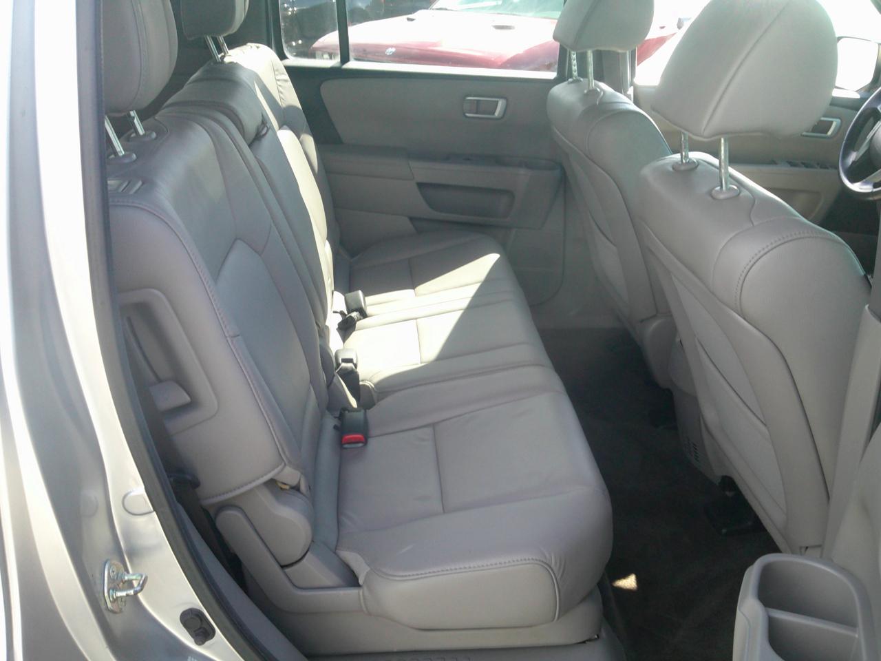 Honda Pilot EX-L 4WD 5-Spd AT with Navigation 2012