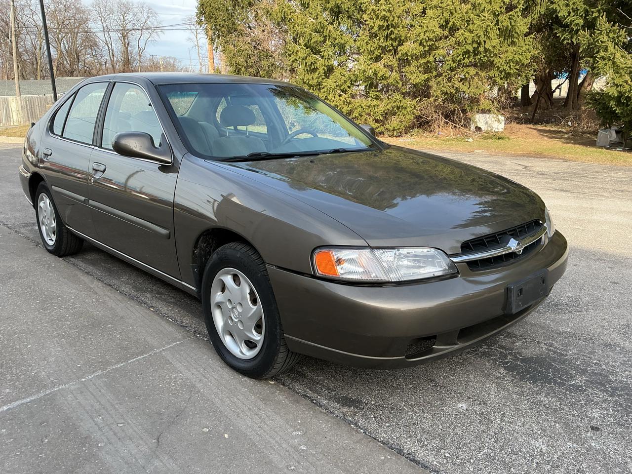 Nissan Altima XE 1999