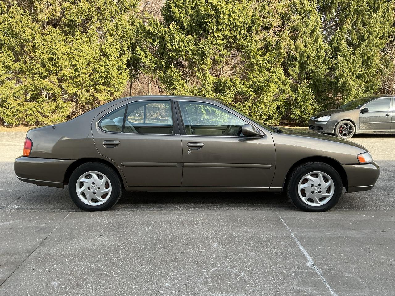 Nissan Altima XE 1999
