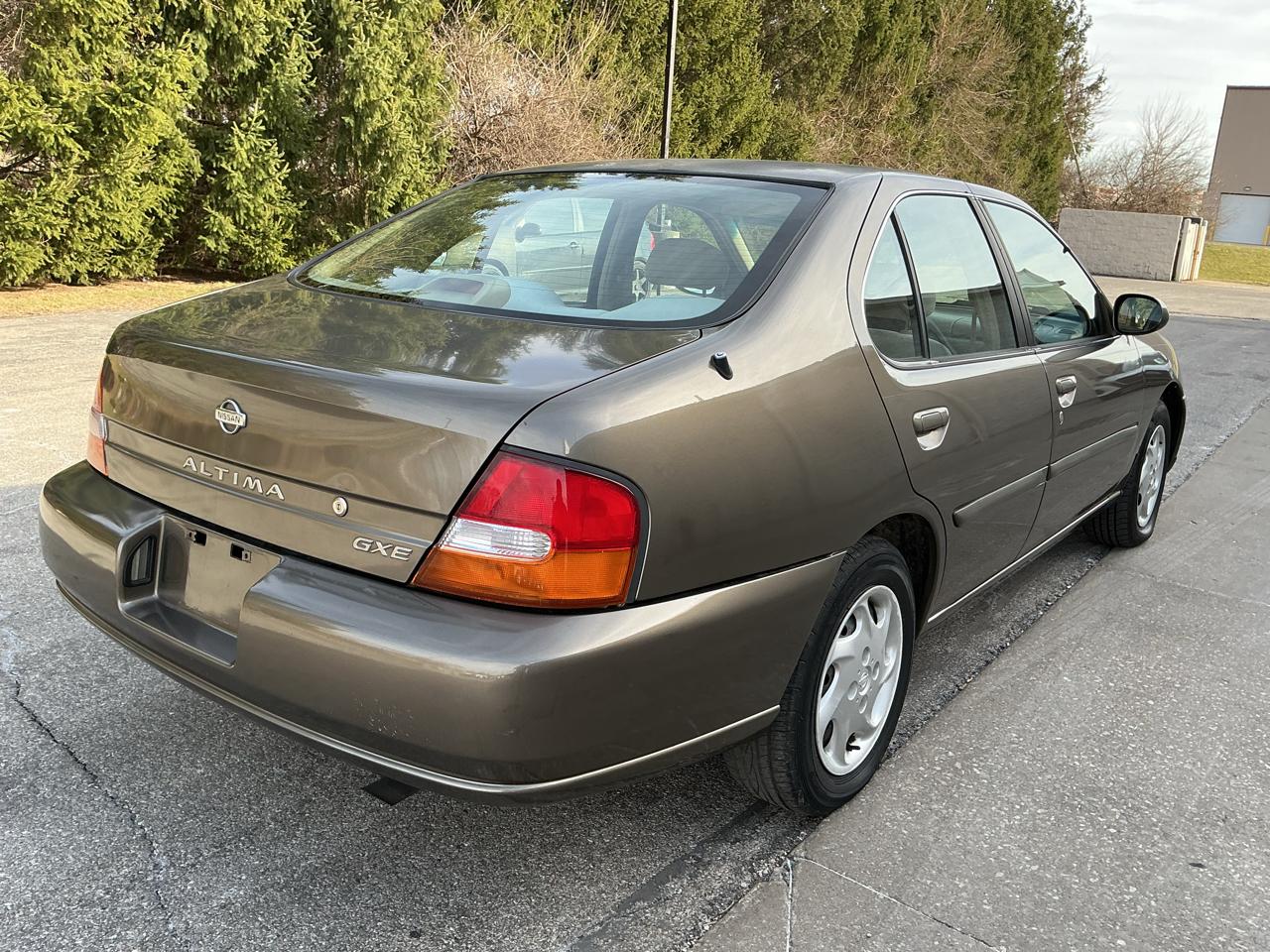 Nissan Altima XE 1999