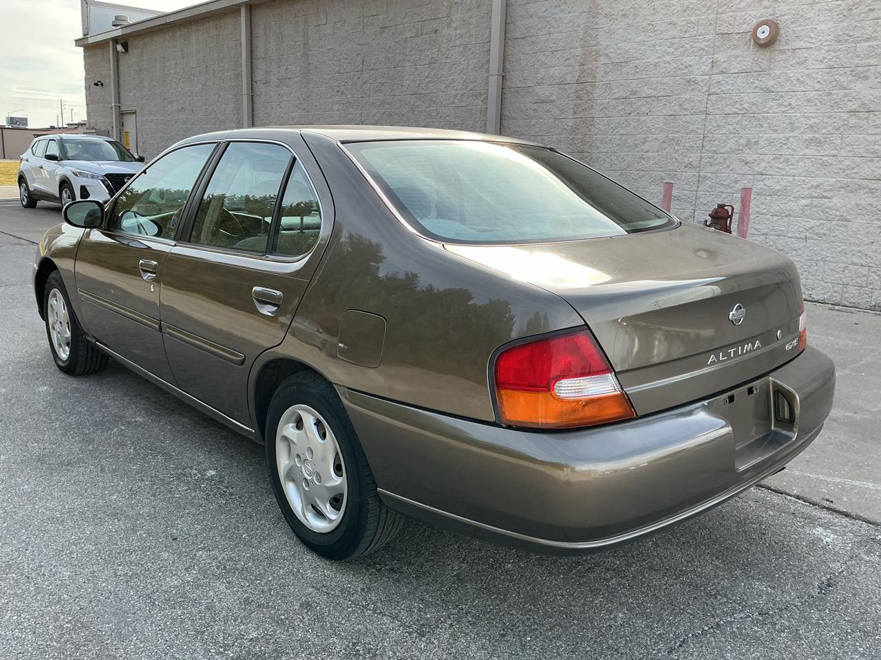 Nissan Altima XE 1999