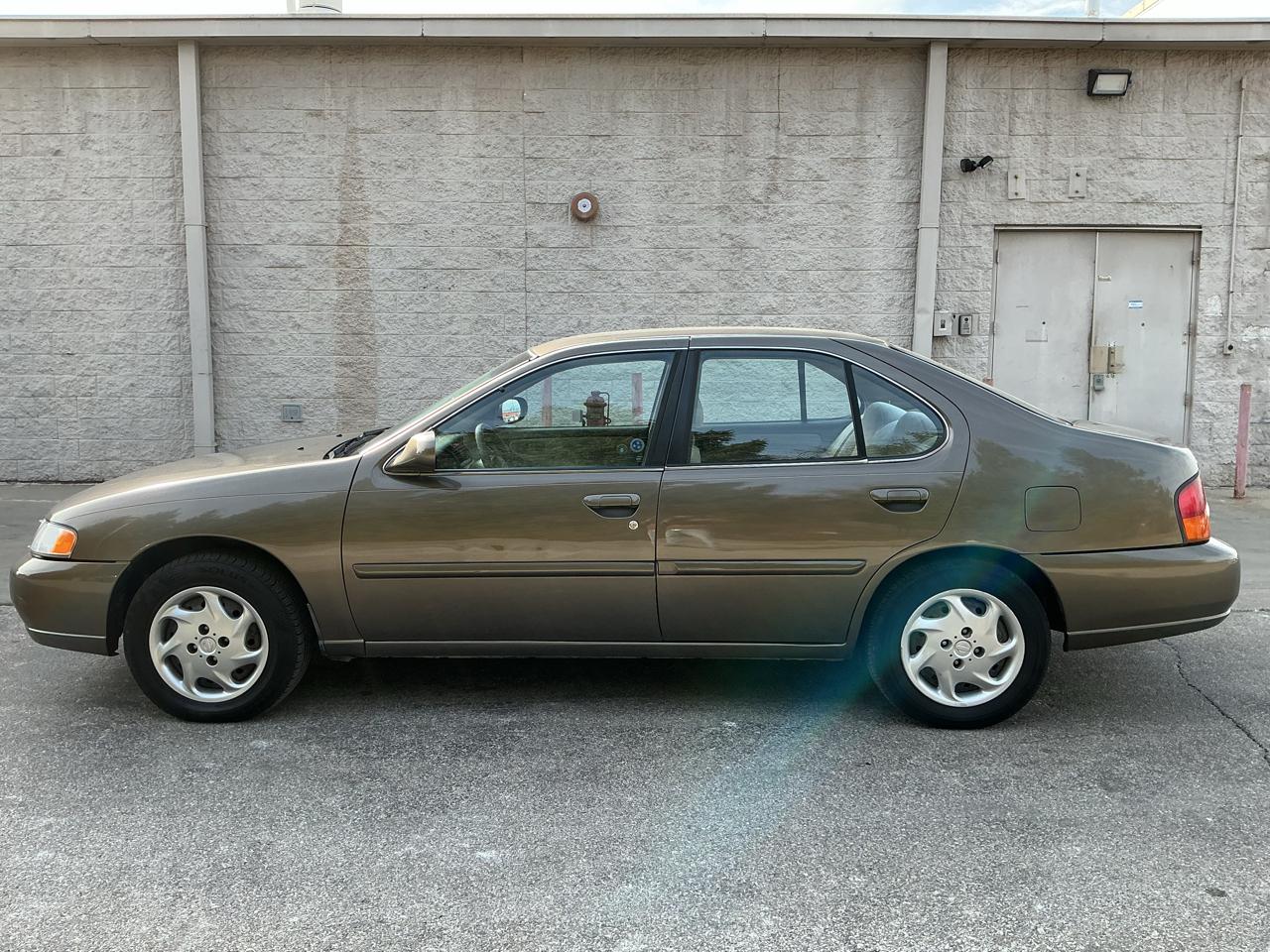 Nissan Altima XE 1999