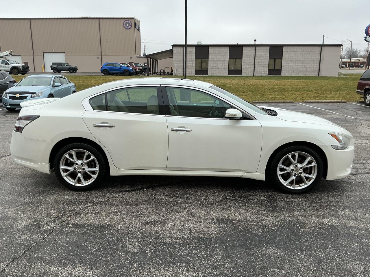Nissan Maxima SV 2013