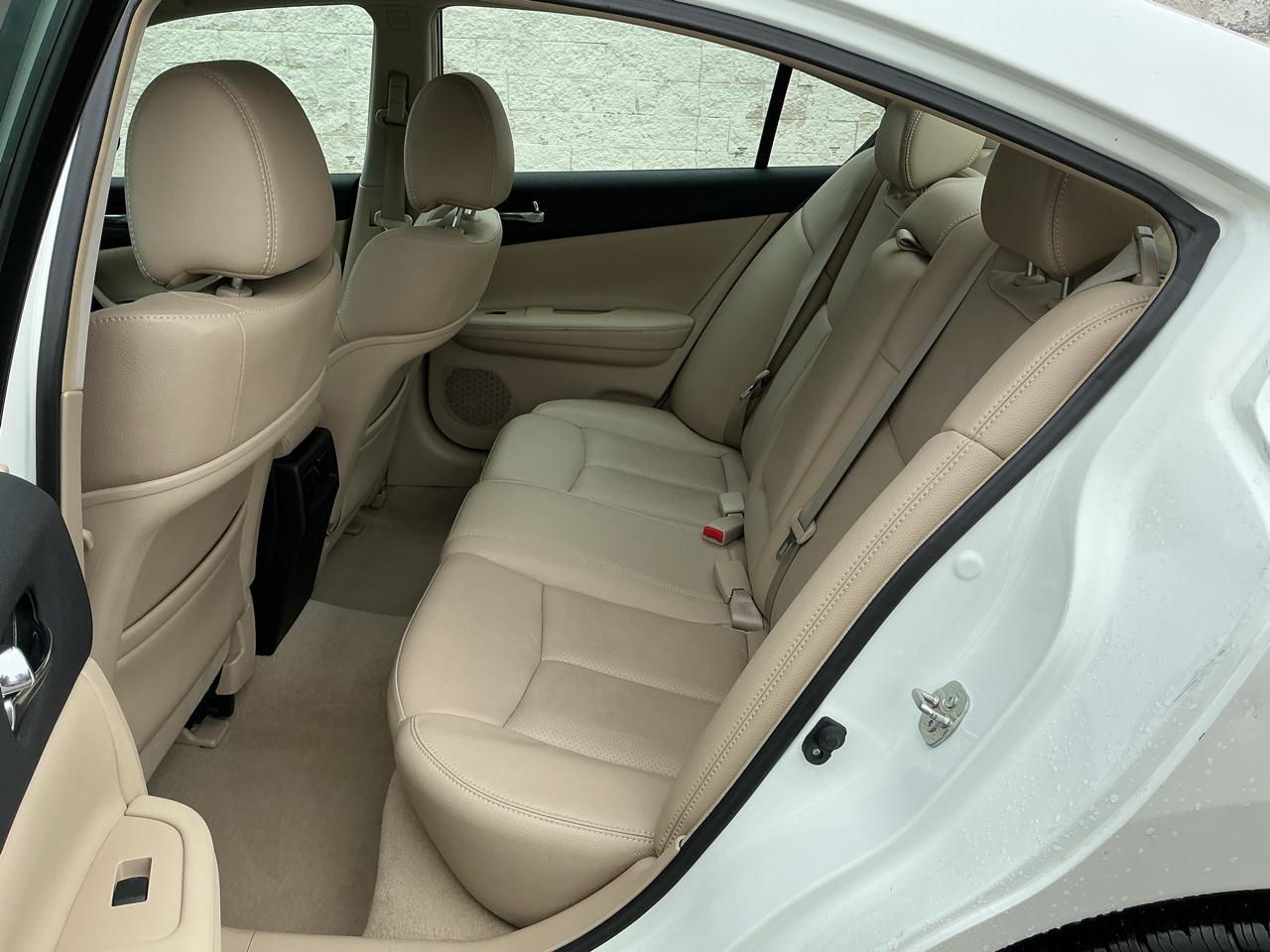 Nissan Maxima SV 2013