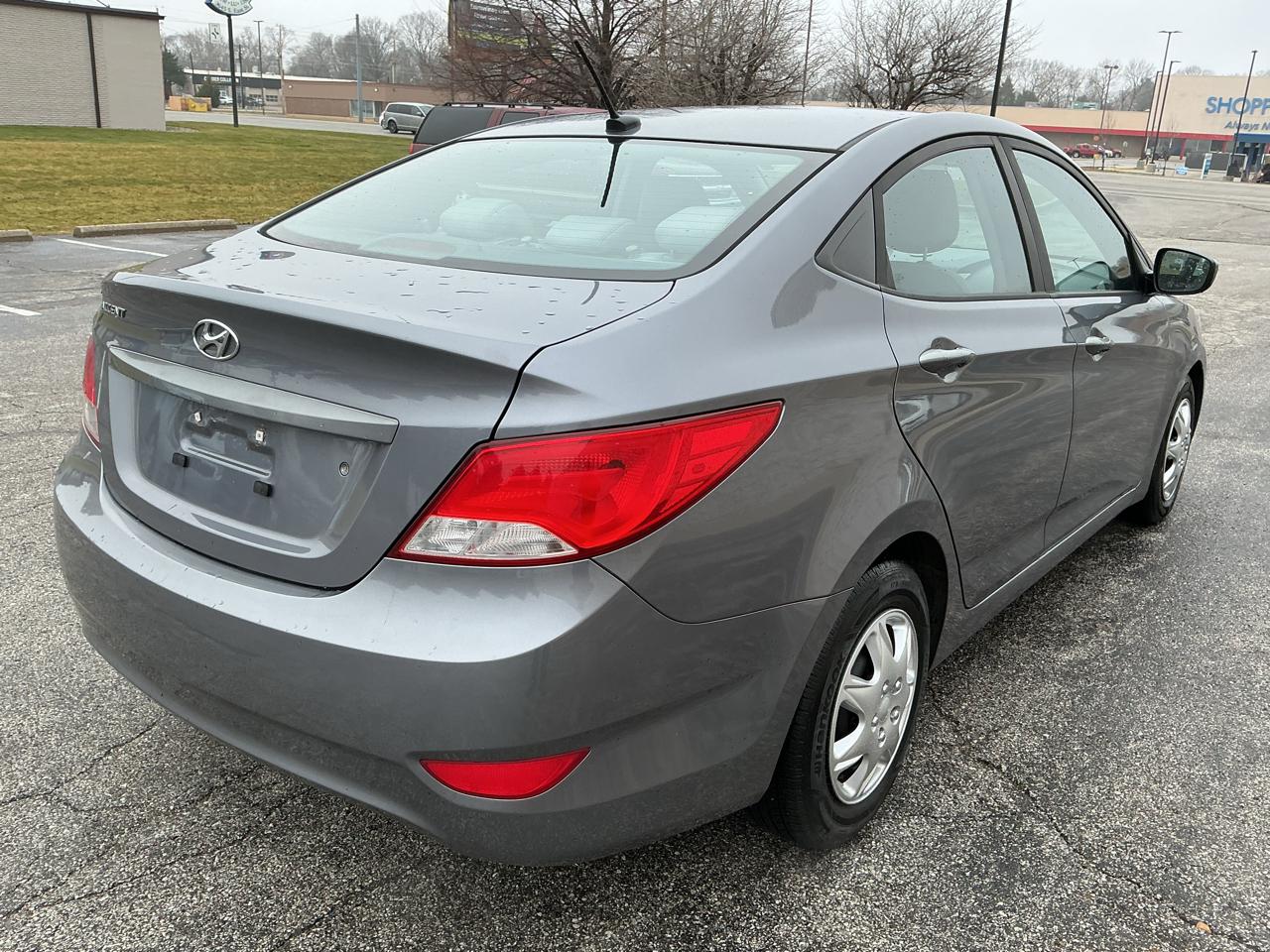 Hyundai Accent SE 4-Door 6A 2016