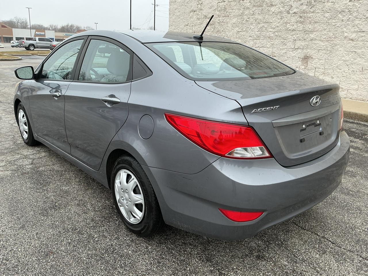Hyundai Accent SE 4-Door 6A 2016