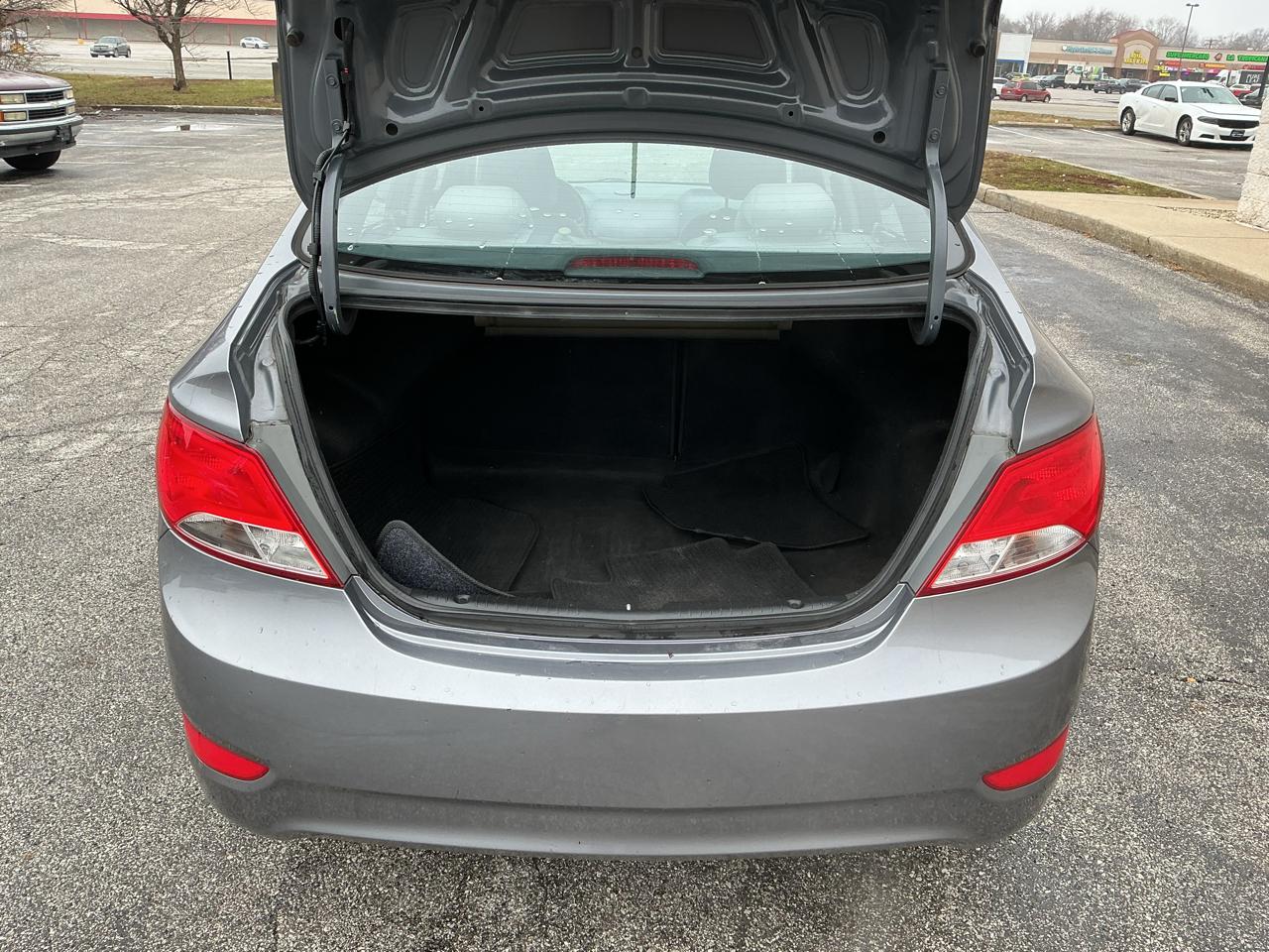 Hyundai Accent SE 4-Door 6A 2016