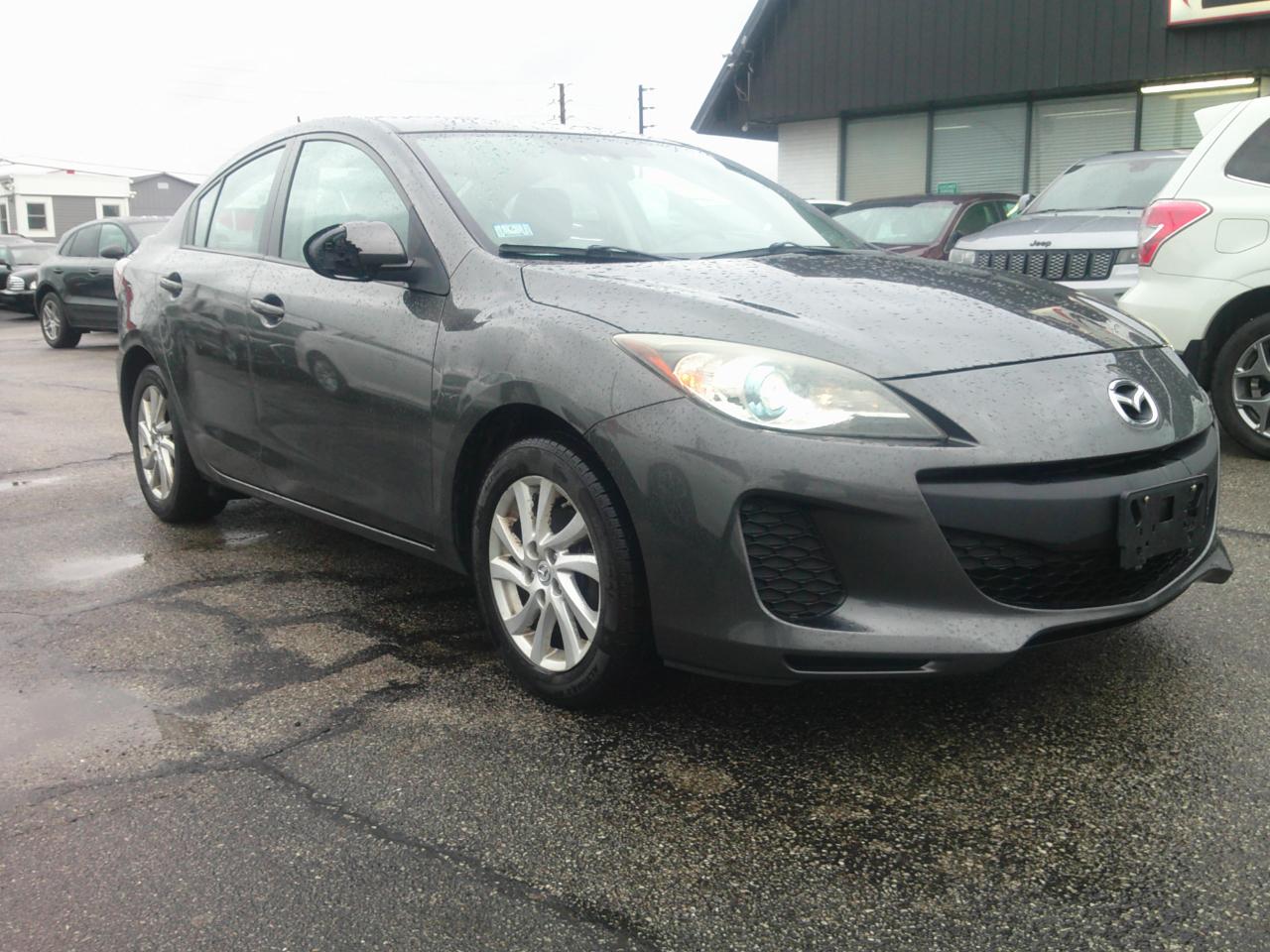 Mazda MAZDA3 I Grand Touring 4-Door 2012