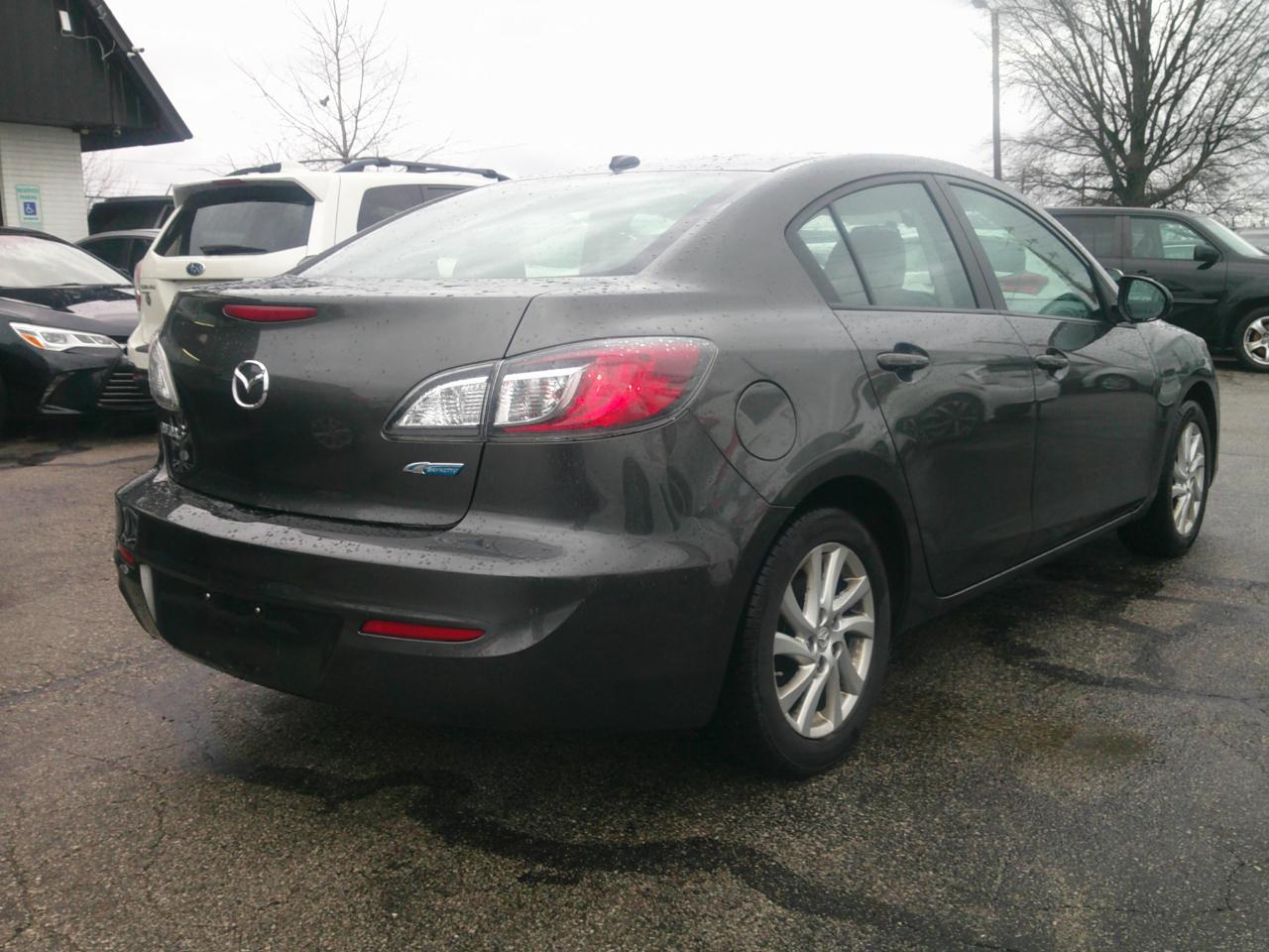 Mazda MAZDA3 I Grand Touring 4-Door 2012