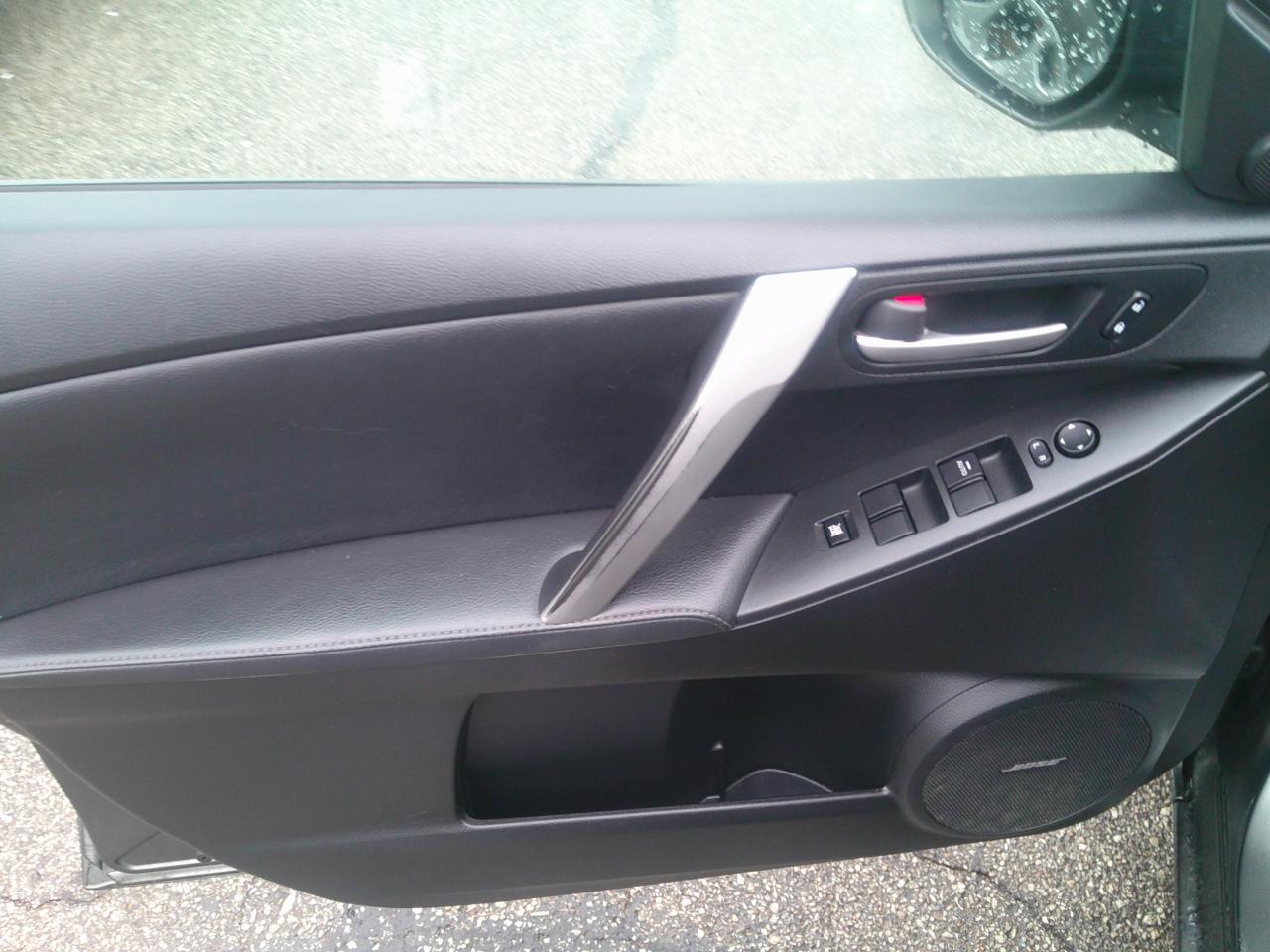 Mazda MAZDA3 I Grand Touring 4-Door 2012