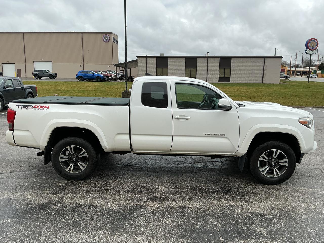 Toyota Tacoma SR5 Access Cab V6 6AT 4WD 2017