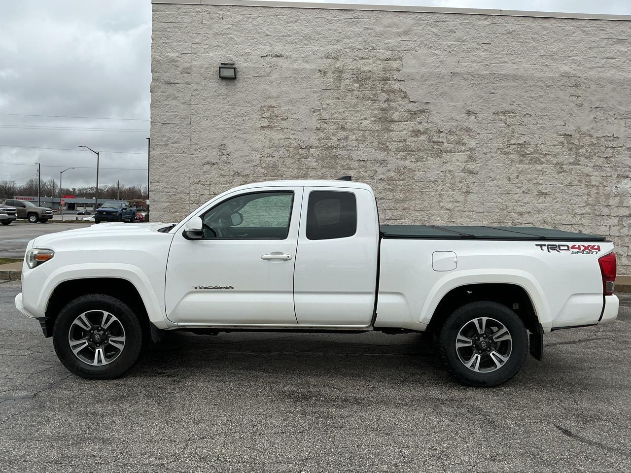 Toyota Tacoma SR5 Access Cab V6 6AT 4WD 2017