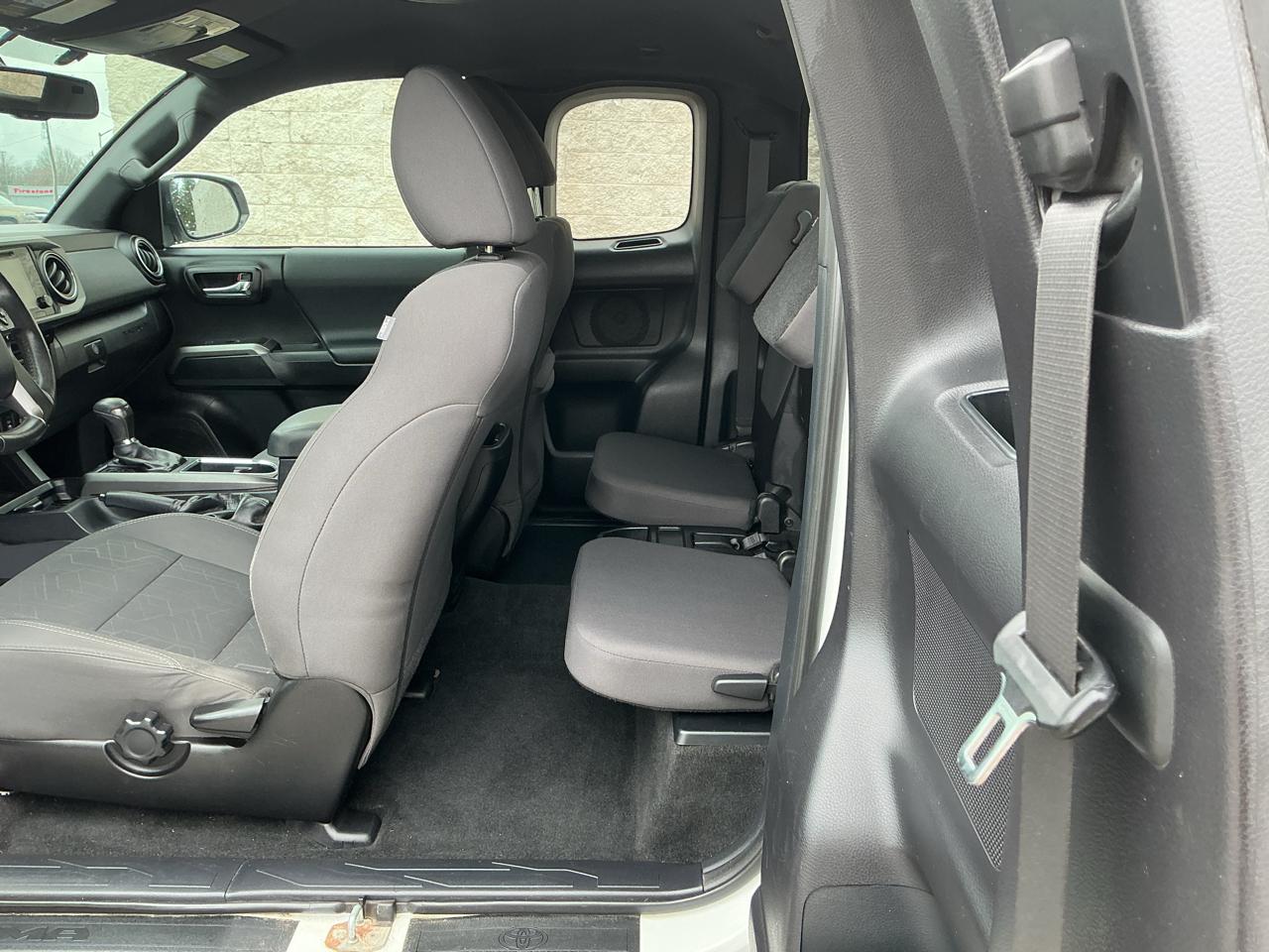 Toyota Tacoma SR5 Access Cab V6 6AT 4WD 2017