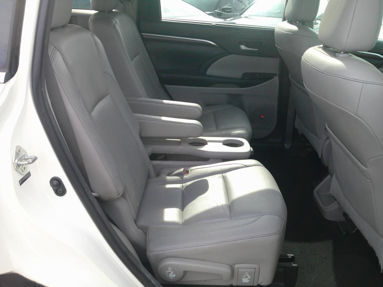 Toyota Highlander Limited FWD V6 2014