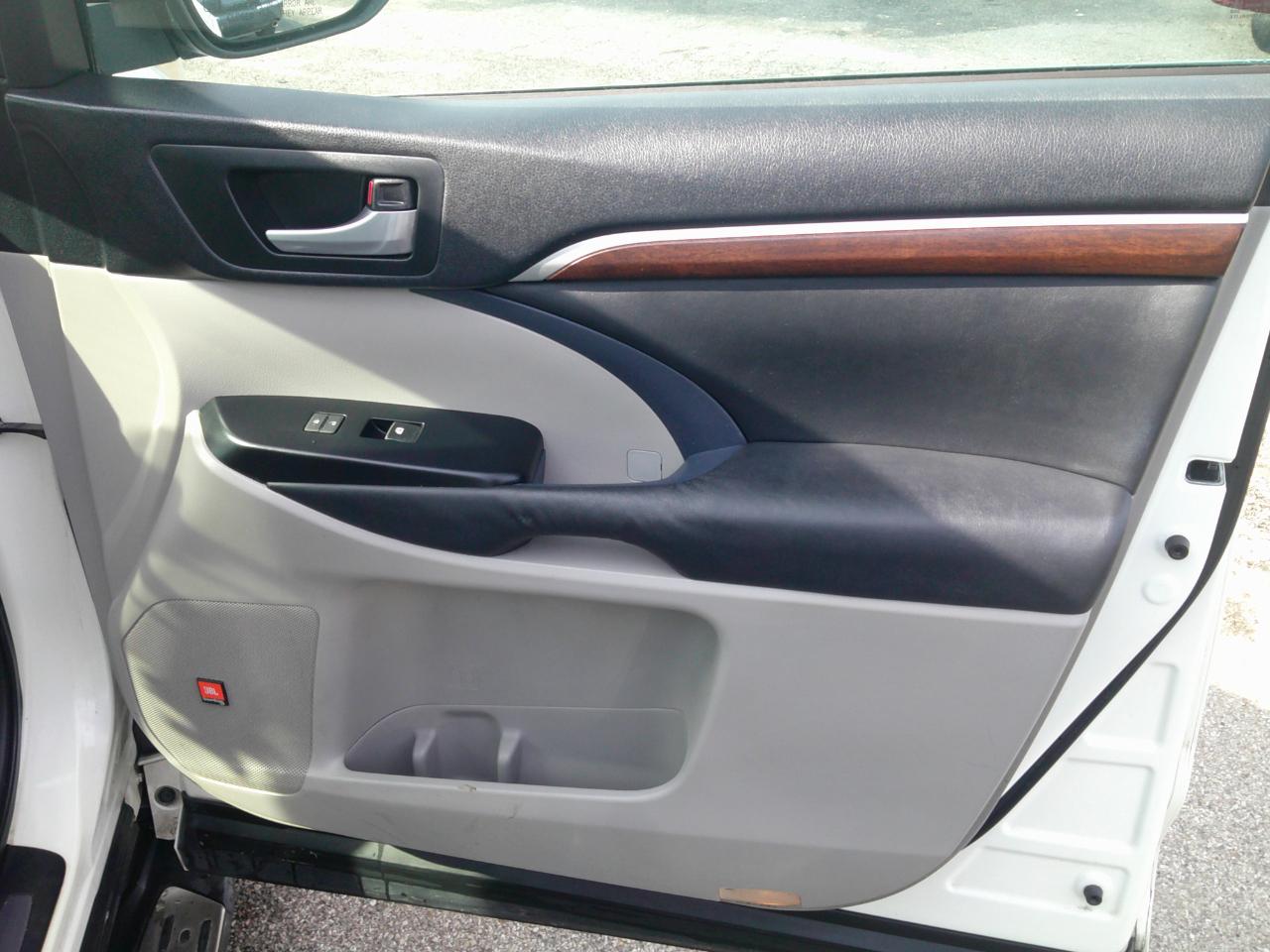 Toyota Highlander Limited FWD V6 2014