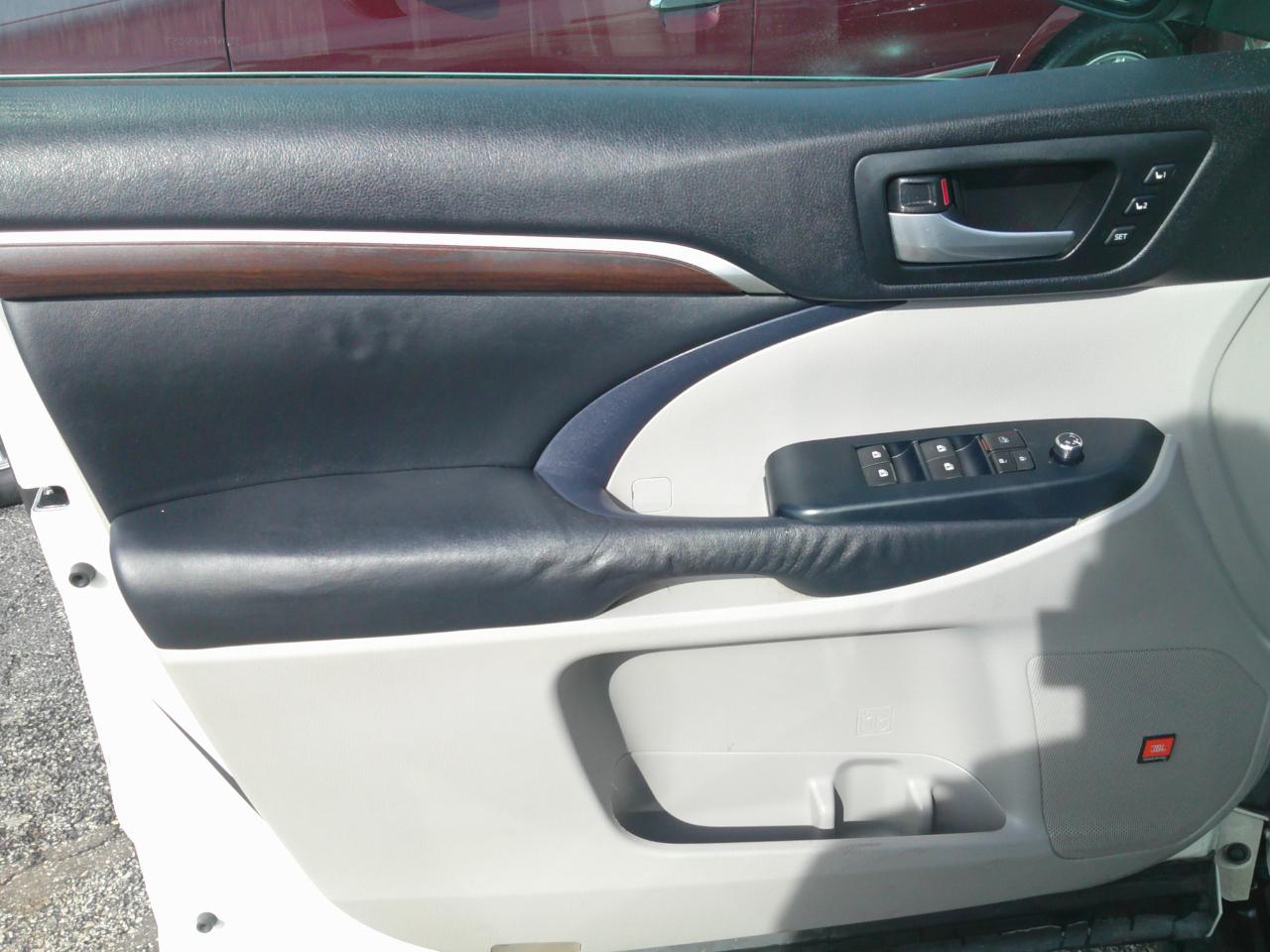 Toyota Highlander Limited FWD V6 2014