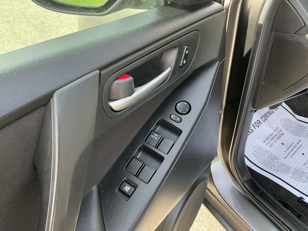 Mazda MAZDA3 i Touring 4-door 2010