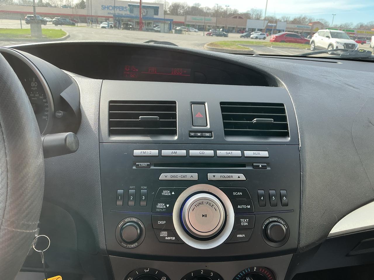 Mazda MAZDA3 i Touring 4-door 2010