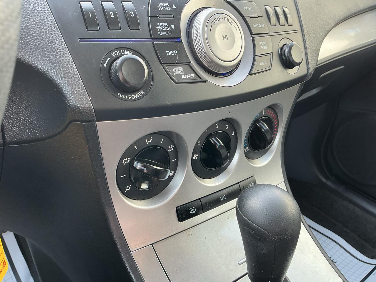 Mazda MAZDA3 i Touring 4-door 2010