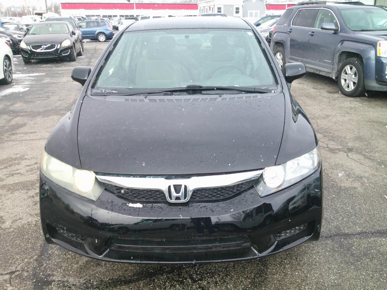 Honda Civic LX Sedan 5-Speed AT 2011