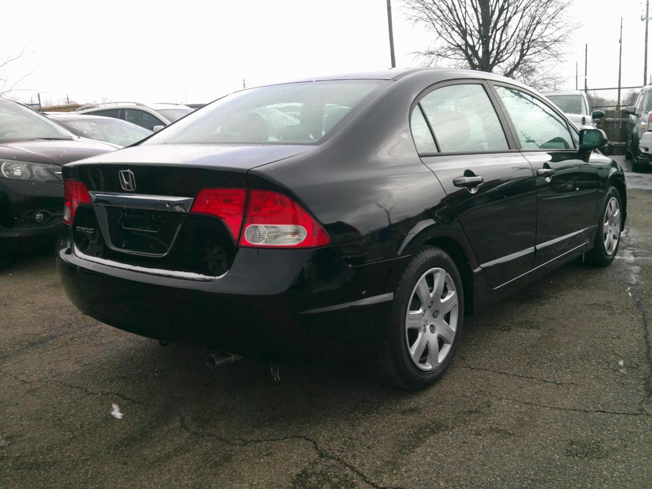Honda Civic LX Sedan 5-Speed AT 2011