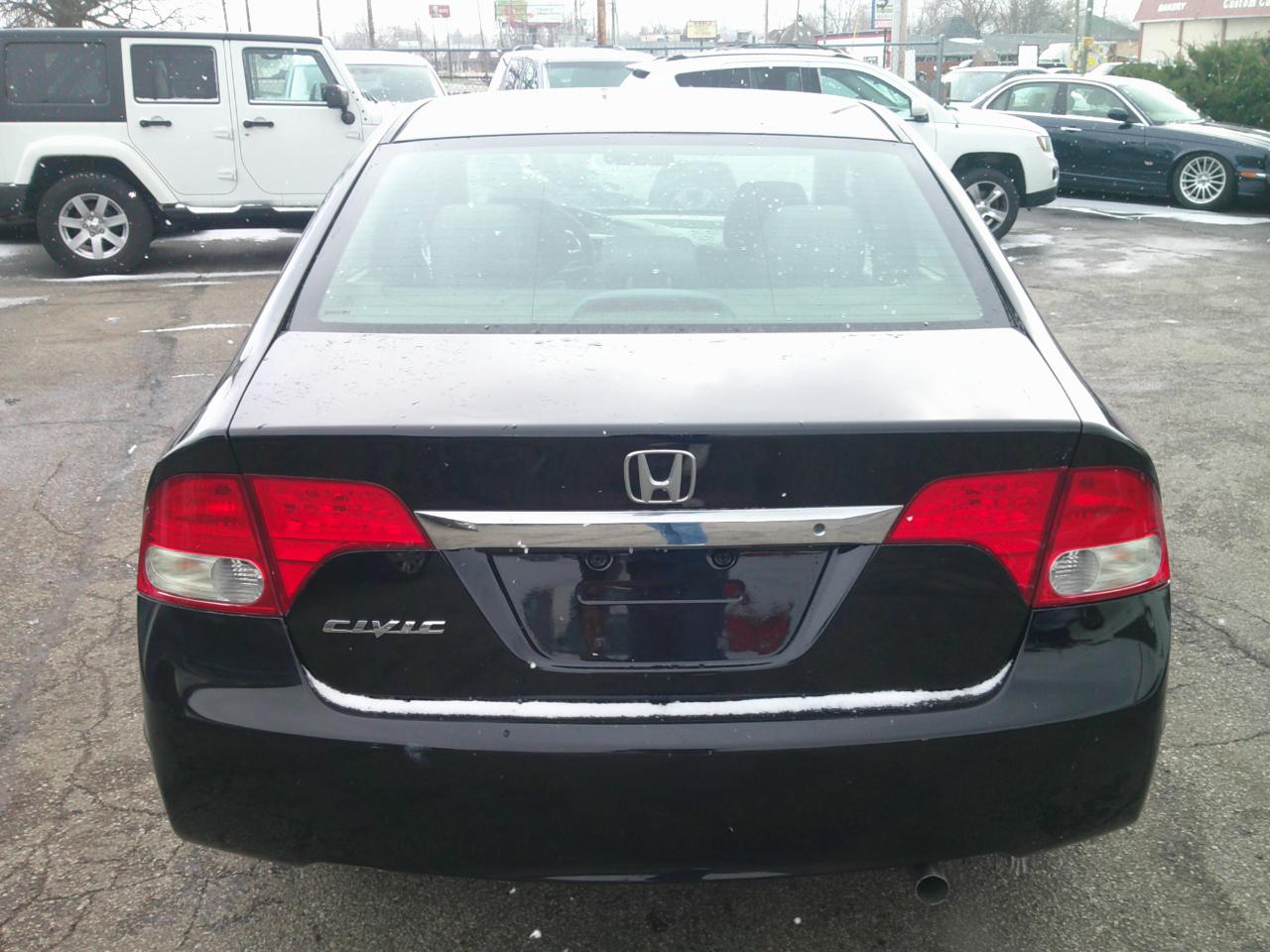 Honda Civic LX Sedan 5-Speed AT 2011