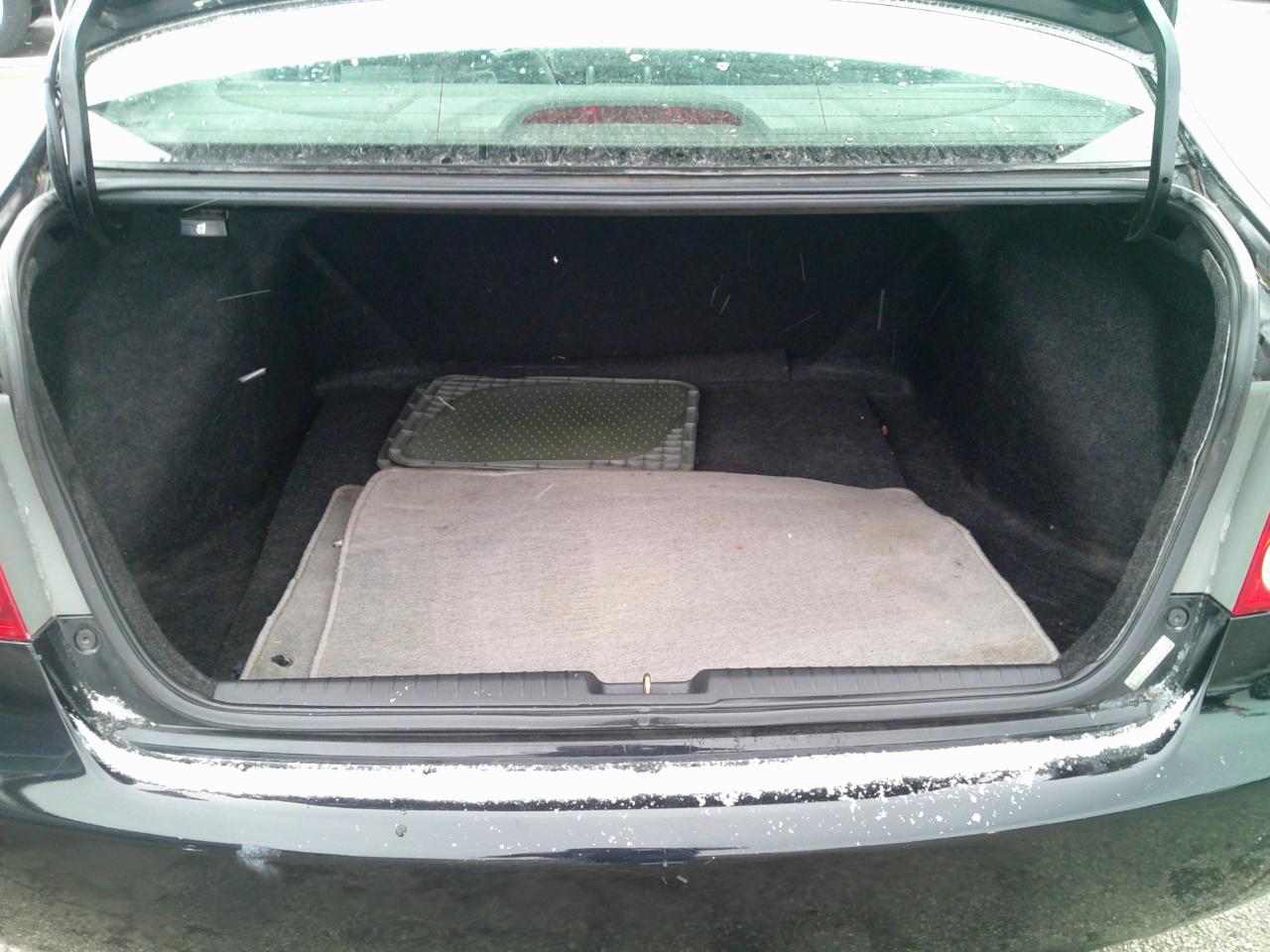 Honda Civic LX Sedan 5-Speed AT 2011