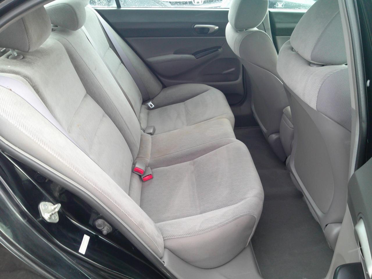 Honda Civic LX Sedan 5-Speed AT 2011