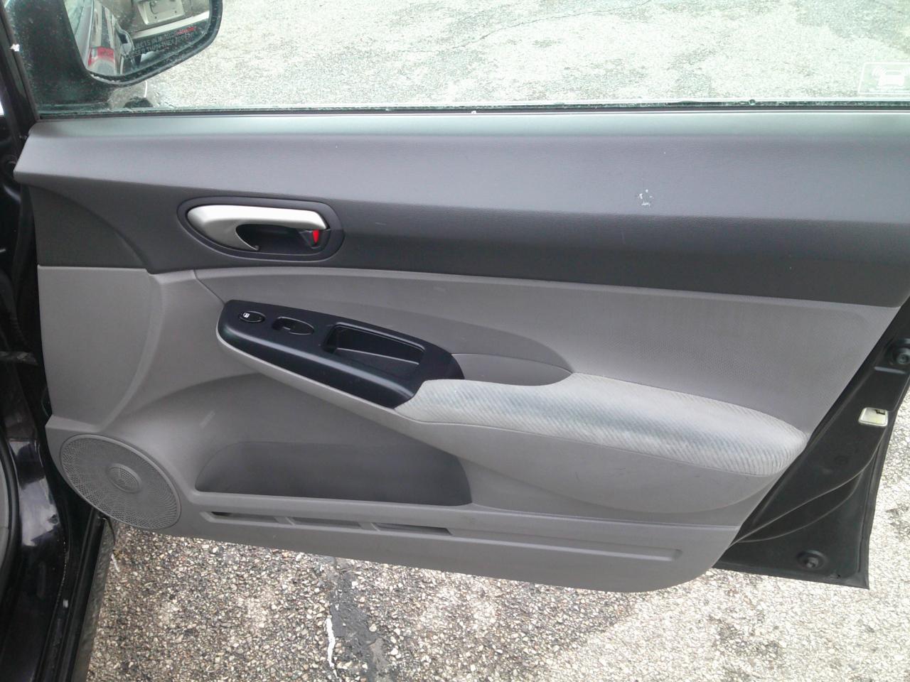 Honda Civic LX Sedan 5-Speed AT 2011