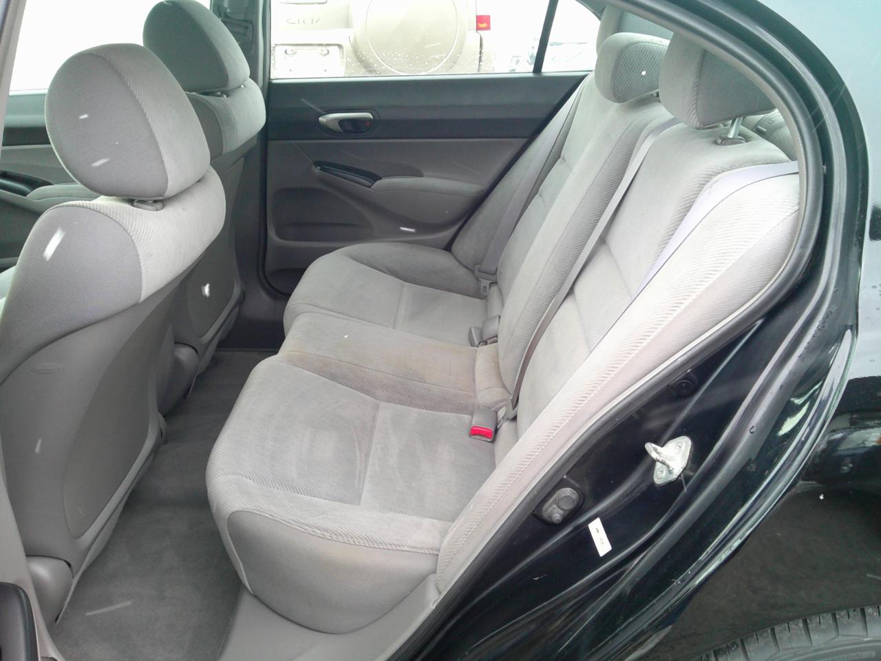 Honda Civic LX Sedan 5-Speed AT 2011