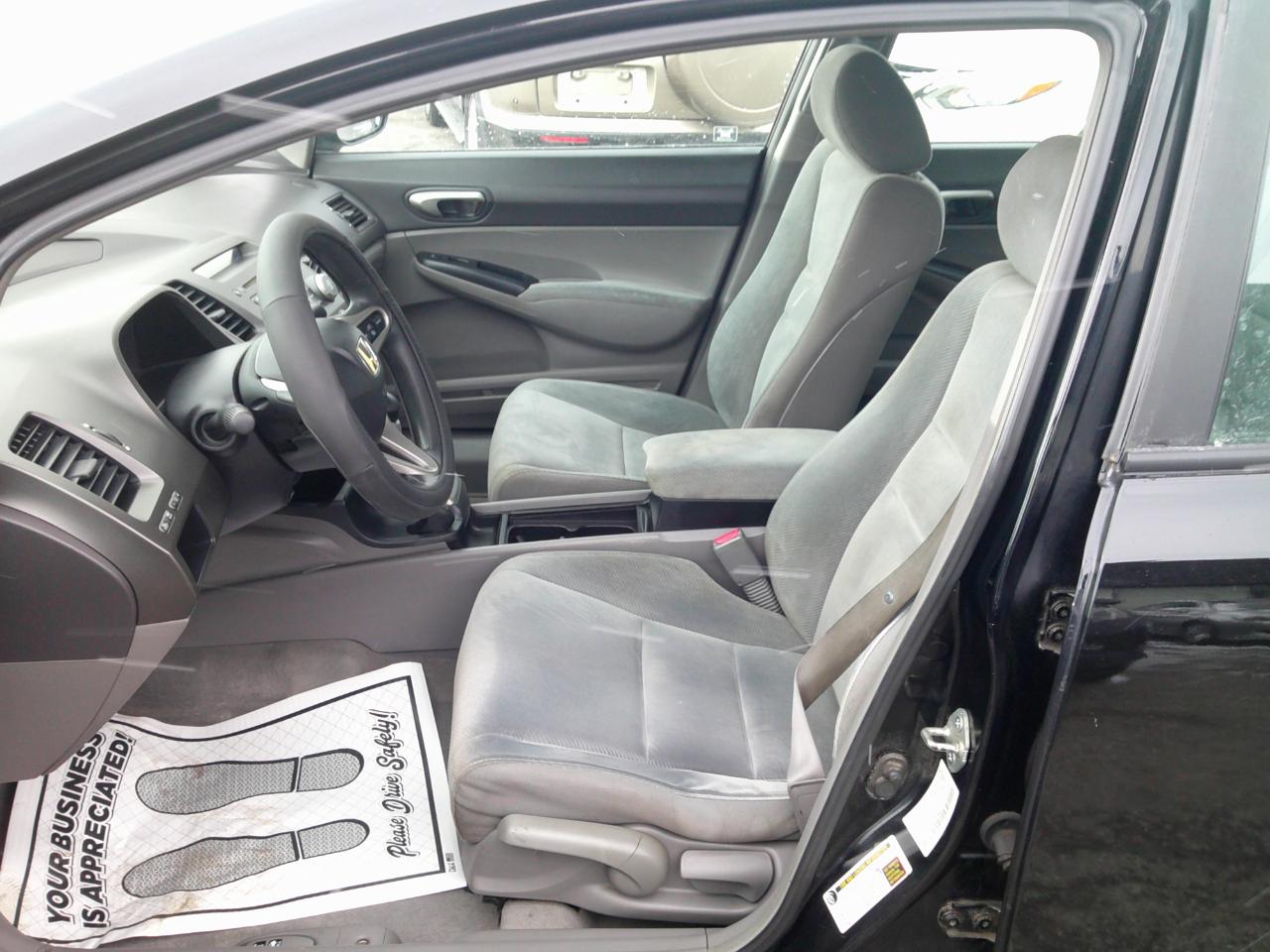 Honda Civic LX Sedan 5-Speed AT 2011