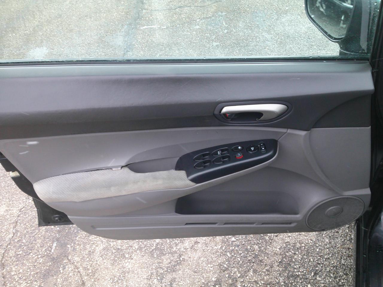 Honda Civic LX Sedan 5-Speed AT 2011