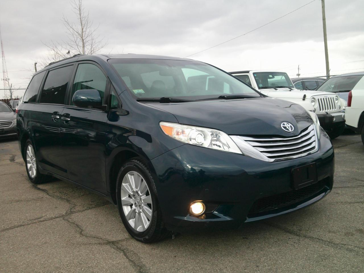 Toyota Sienna XLE AWD 7-Passenger V6 2012