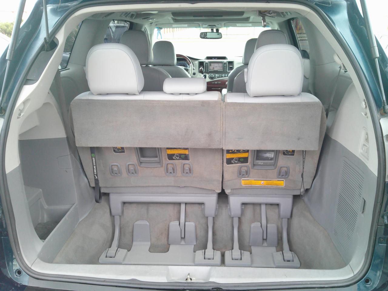 Toyota Sienna XLE AWD 7-Passenger V6 2012