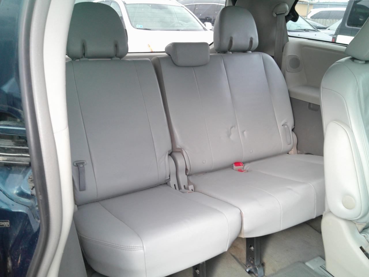 Toyota Sienna XLE AWD 7-Passenger V6 2012